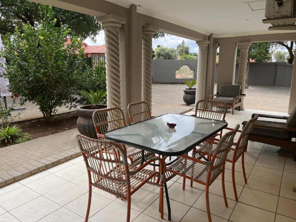 Toro Guest House Ράστενμπεργκ Εξωτερικό φωτογραφία