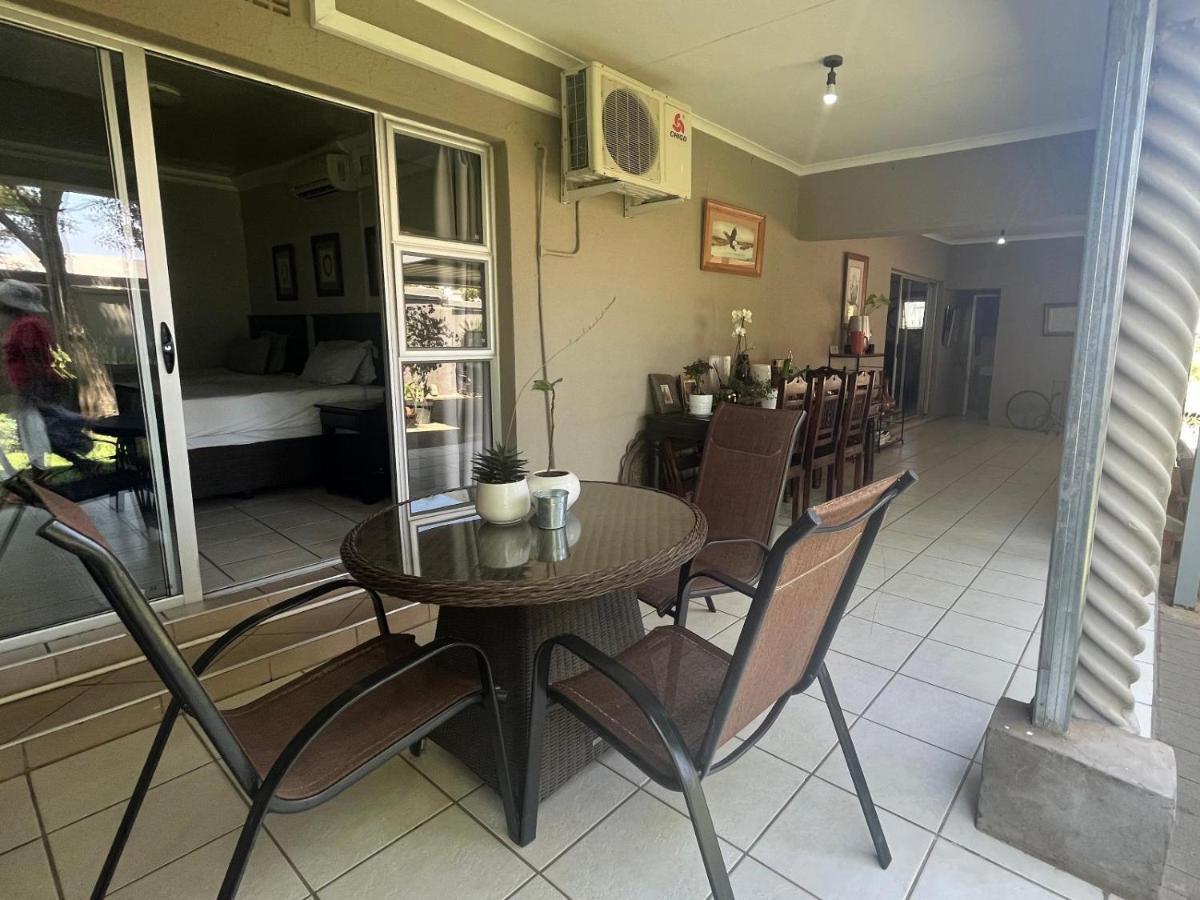 Toro Guest House Ράστενμπεργκ Εξωτερικό φωτογραφία