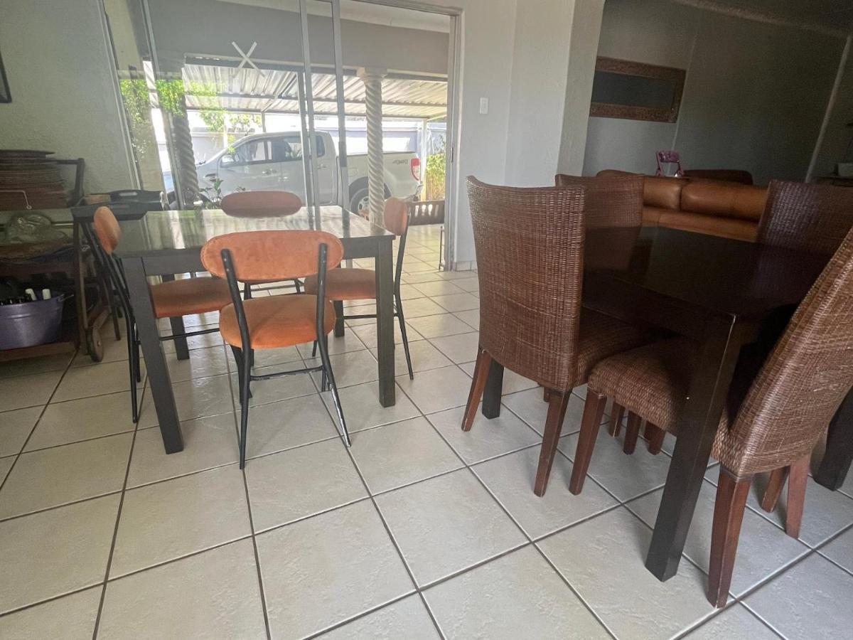 Toro Guest House Ράστενμπεργκ Εξωτερικό φωτογραφία