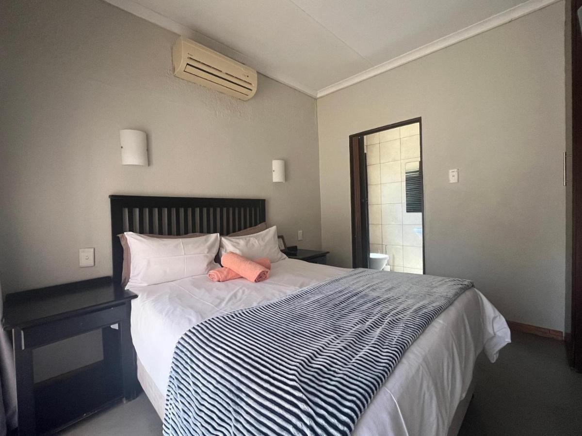 Toro Guest House Ράστενμπεργκ Εξωτερικό φωτογραφία