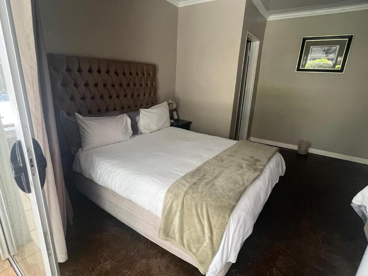 Toro Guest House Ράστενμπεργκ Εξωτερικό φωτογραφία