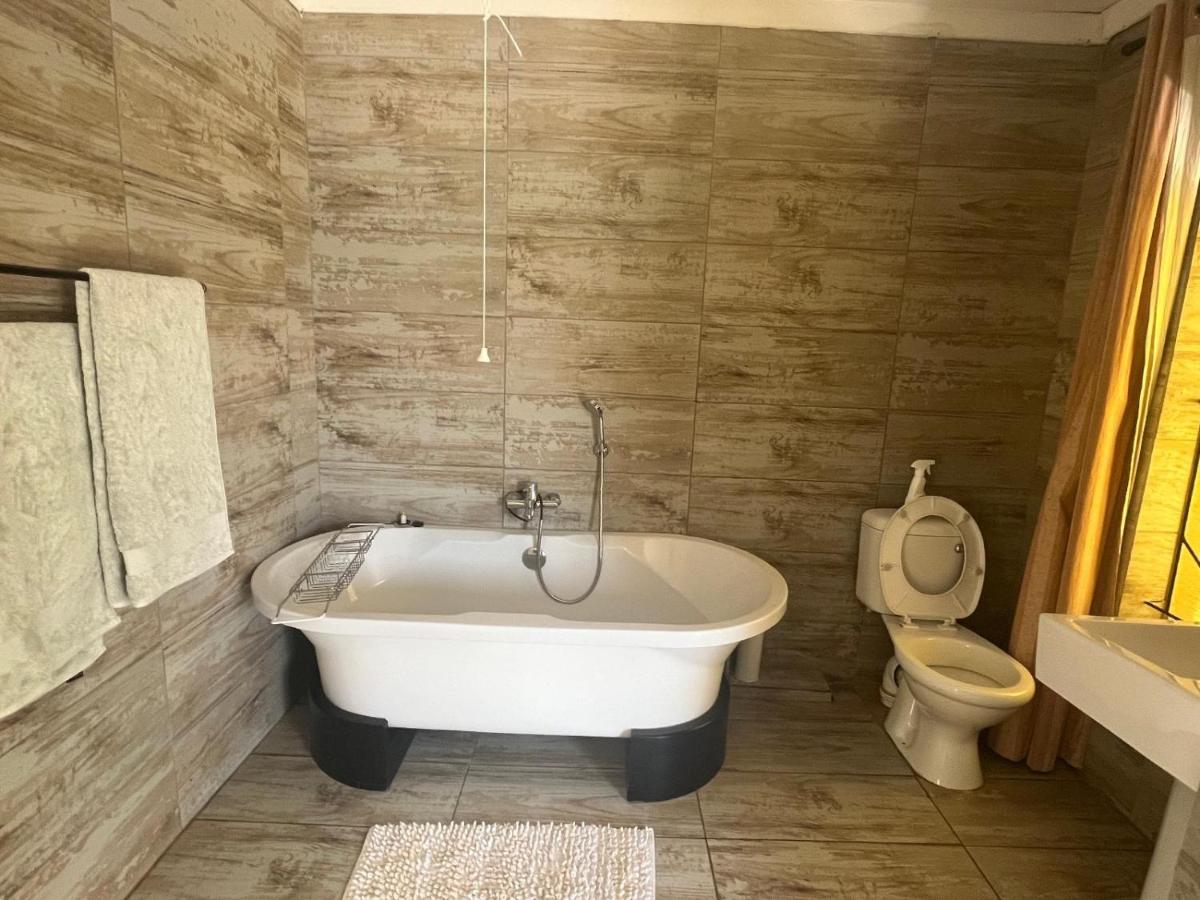Toro Guest House Ράστενμπεργκ Εξωτερικό φωτογραφία