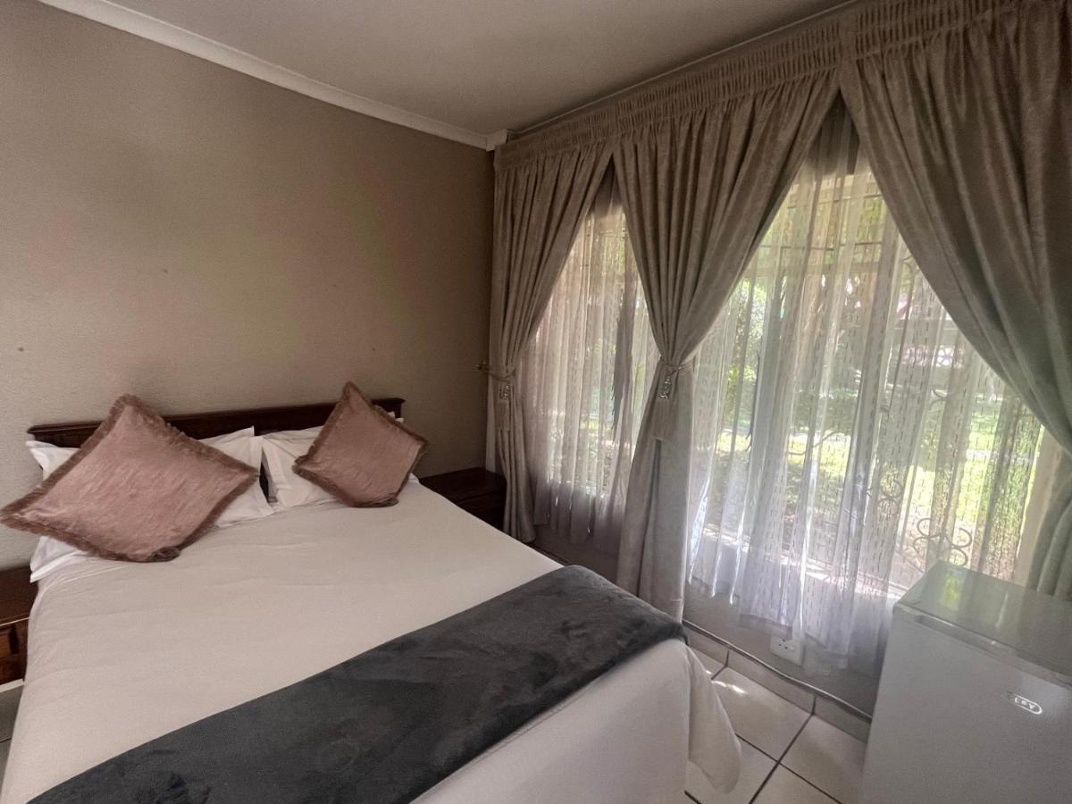 Toro Guest House Ράστενμπεργκ Εξωτερικό φωτογραφία