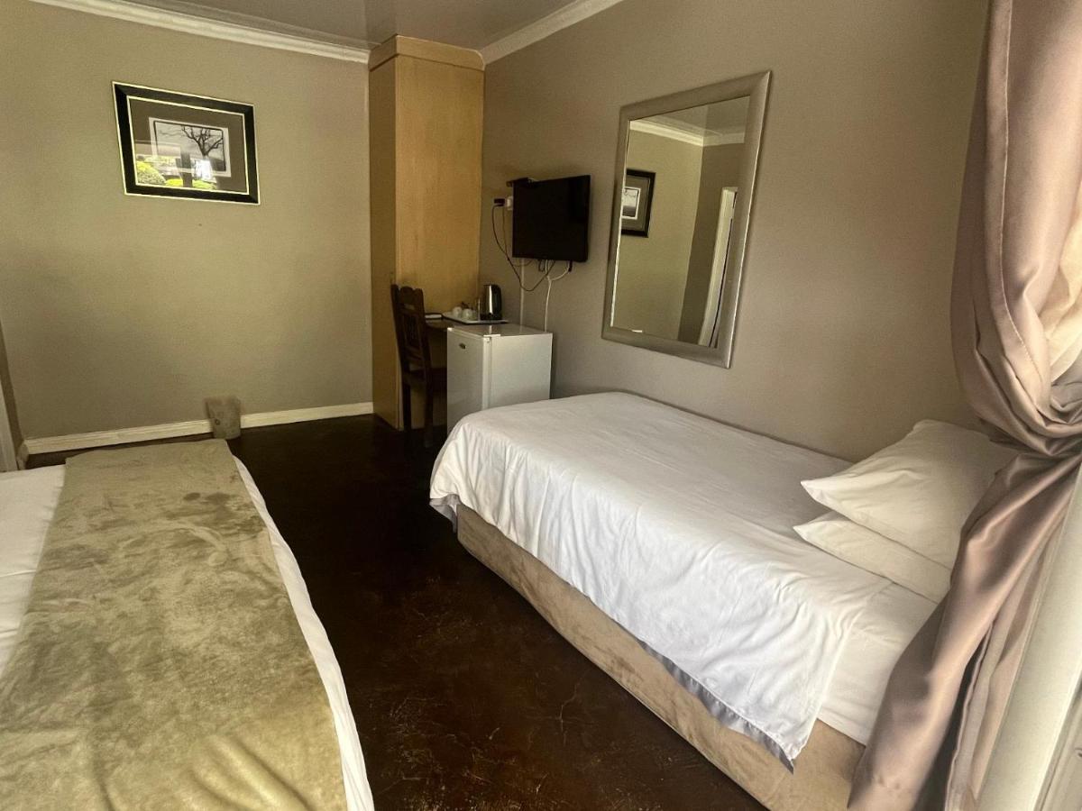 Toro Guest House Ράστενμπεργκ Εξωτερικό φωτογραφία