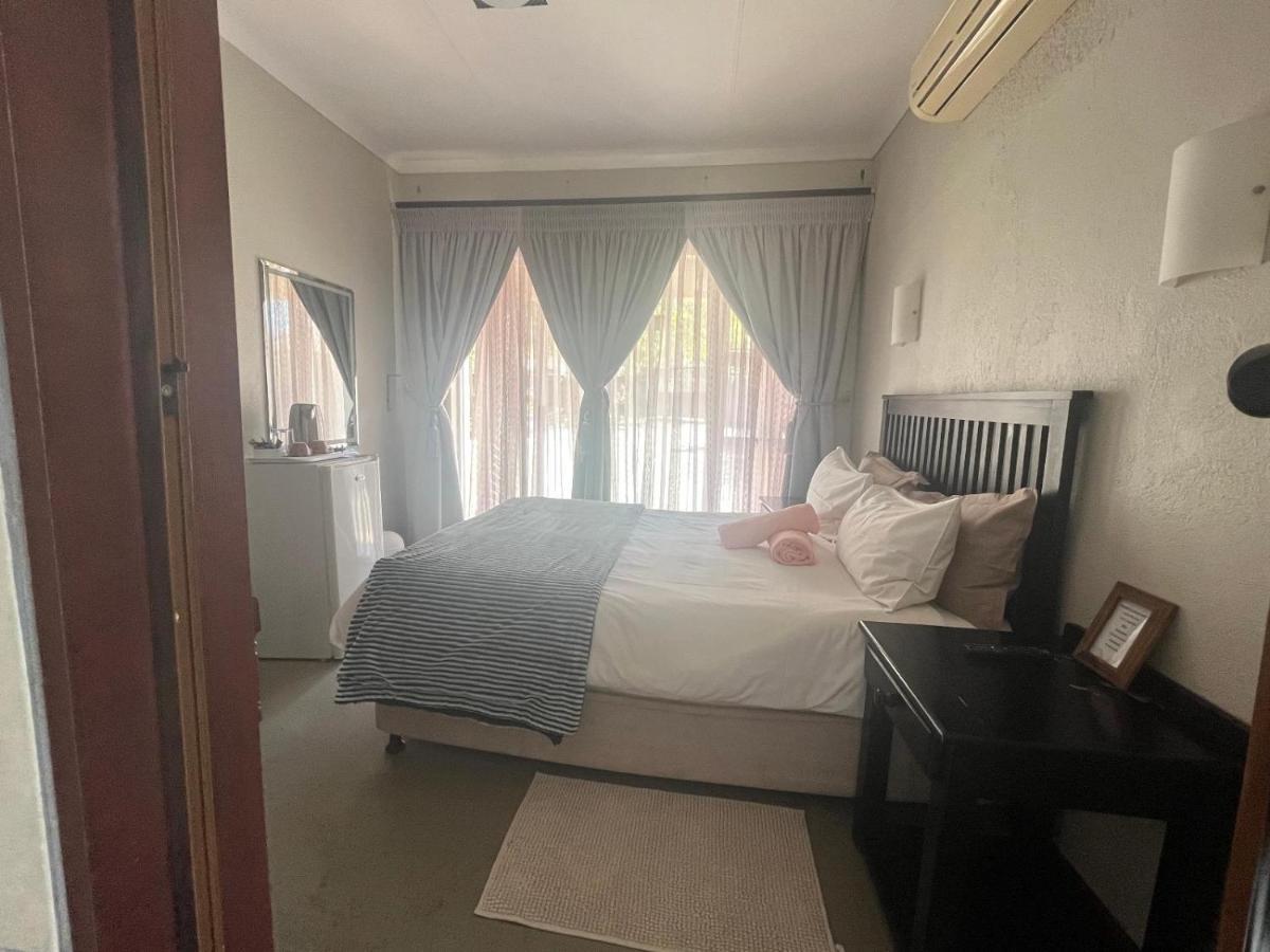 Toro Guest House Ράστενμπεργκ Εξωτερικό φωτογραφία