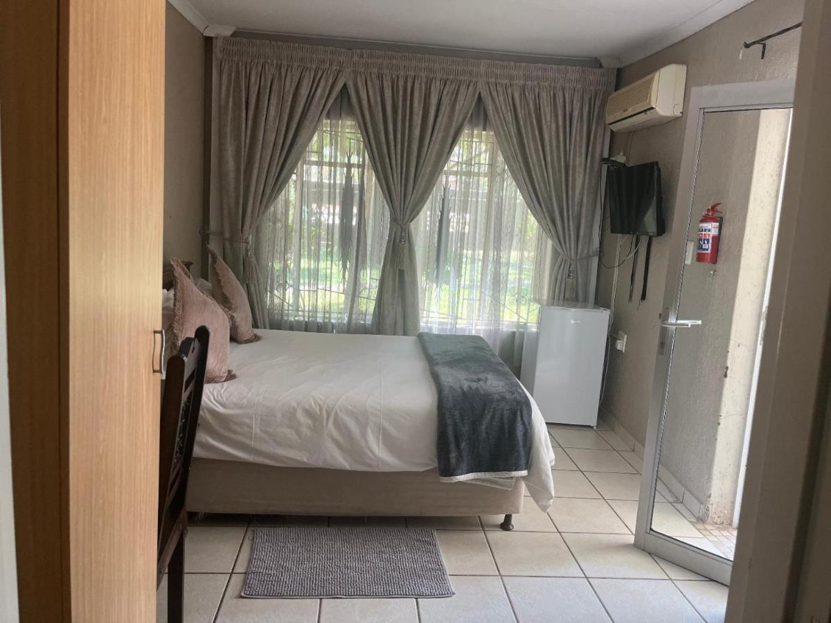 Toro Guest House Ράστενμπεργκ Εξωτερικό φωτογραφία