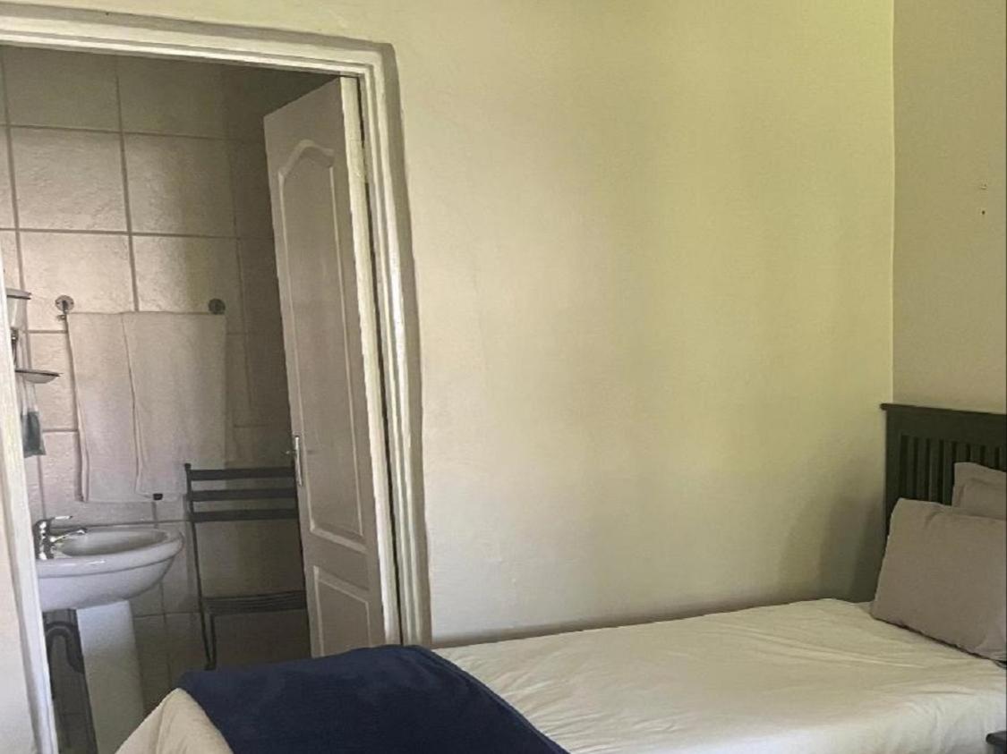 Toro Guest House Ράστενμπεργκ Εξωτερικό φωτογραφία